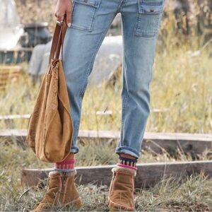 Edwin Light Wash Cargo Cropped Jeans. Size 26